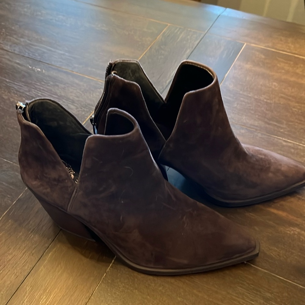Vince Camutto ,7.5 brown suede booties